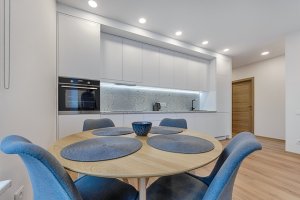 Gyventojai gręžiasi į nekilnojamąjį turtą ir savarankišką kaupimą, grynųjų pinigų populiarumas mažėja